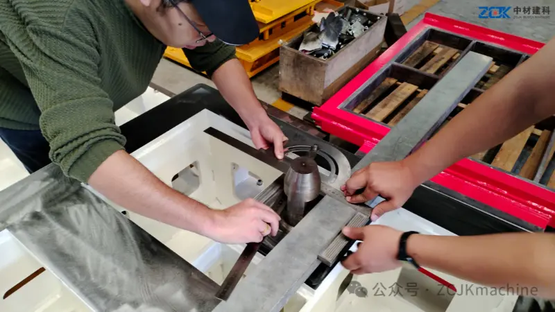 ZCJK ले साउदी ग्राहकलाई उच्च परिशुद्धता अनुकूल मोल्डहरू प्रदान गर्दछ